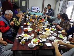 ある日の朝食風景。出来るだけ地産地消！を心がけて食材を仕入れています。