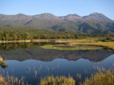 湖畔展望台より知床連山